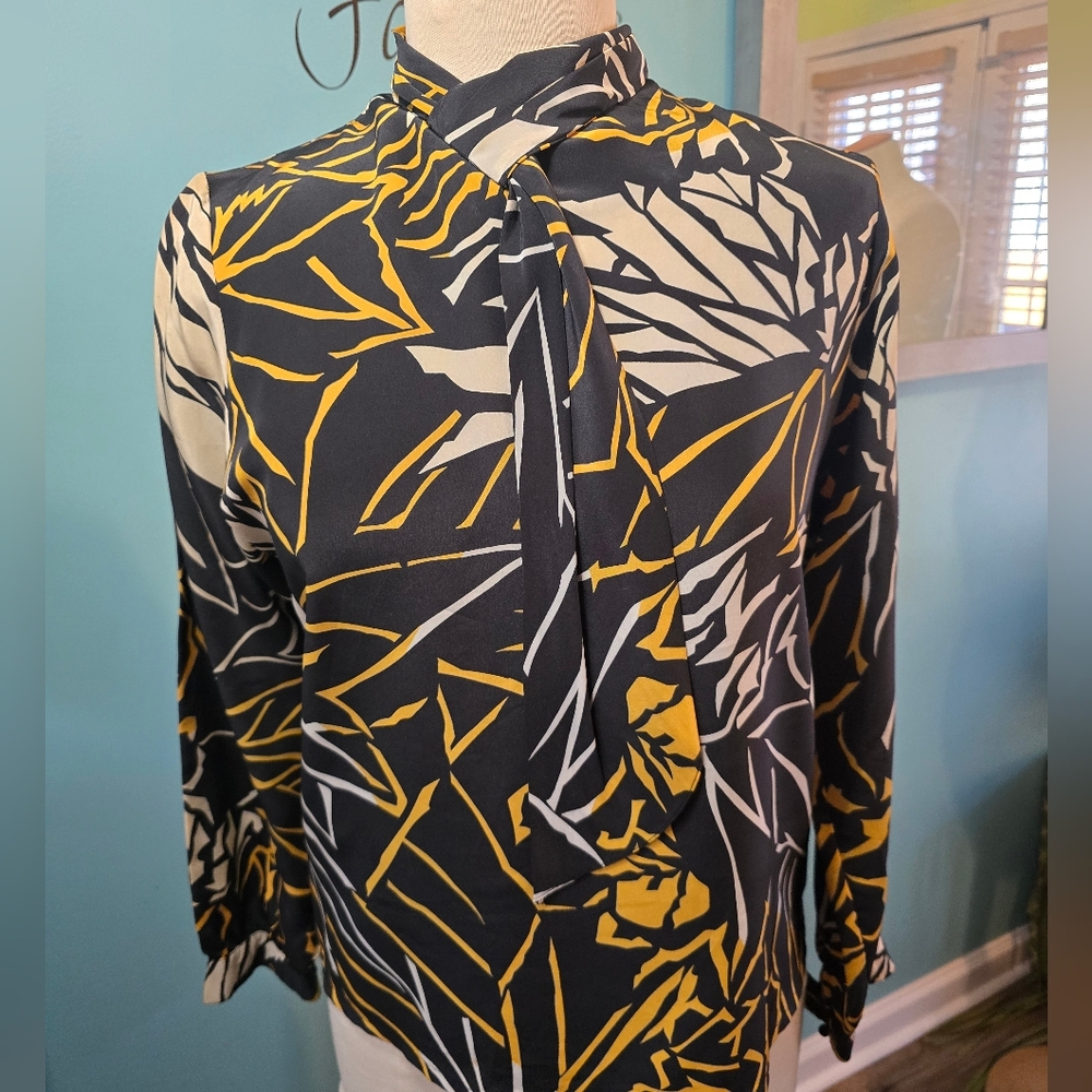 ⚡️Stylish Black and Gold Vintage Blouse